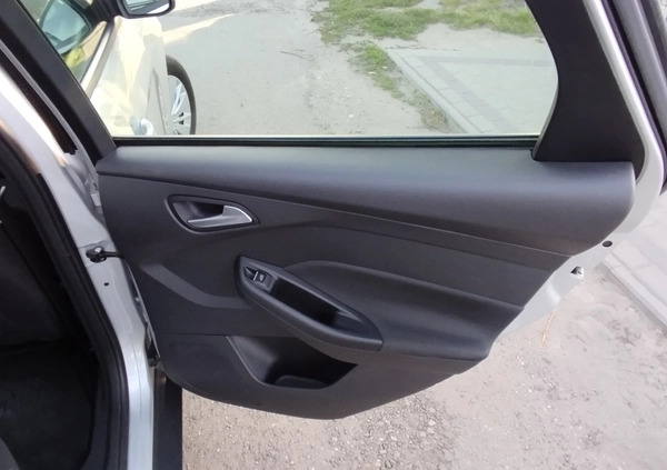 Ford Focus cena 40467 przebieg: 127000, rok produkcji 2018 z Niemcza małe 704
